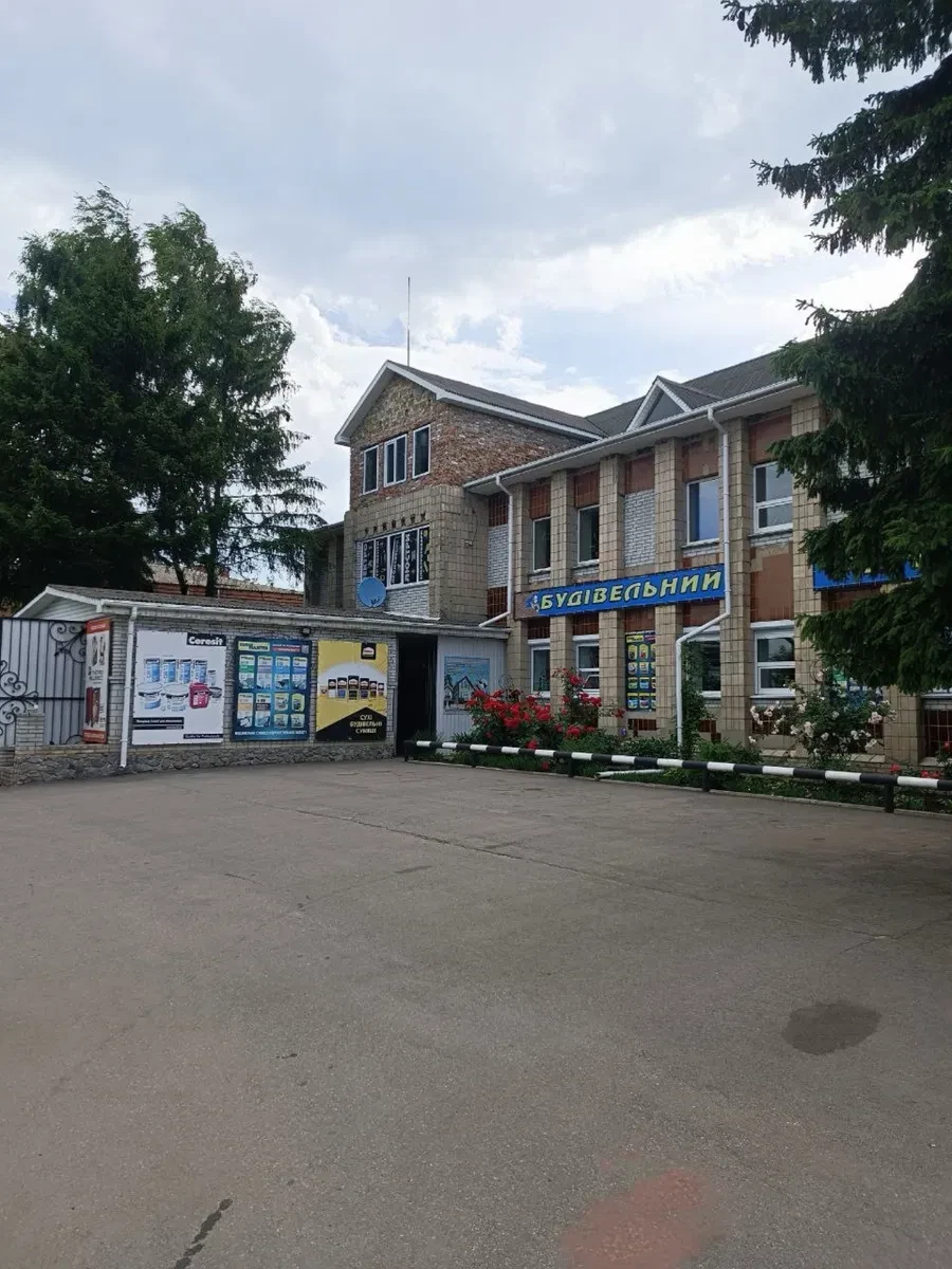 Склад, Карлівка: діючий магазин, три фази, торг - фото 1