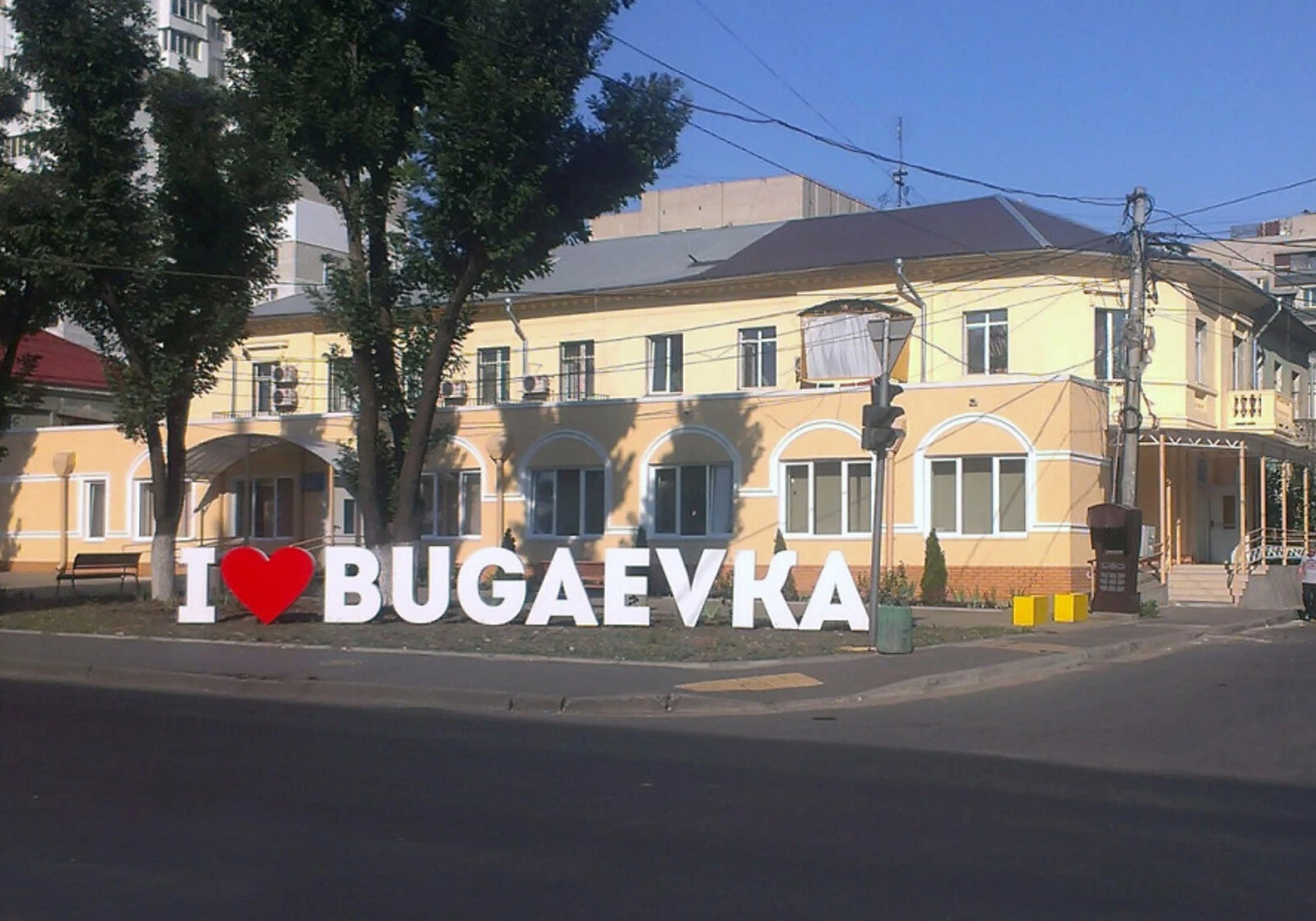 Приміщення, Бугаївка: фасадне, з гаражем - фото 1