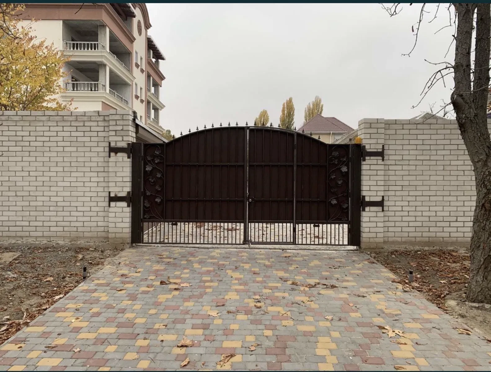 2-кімнатна квартира, Заводський: новобудова, вид на церкву Лягина