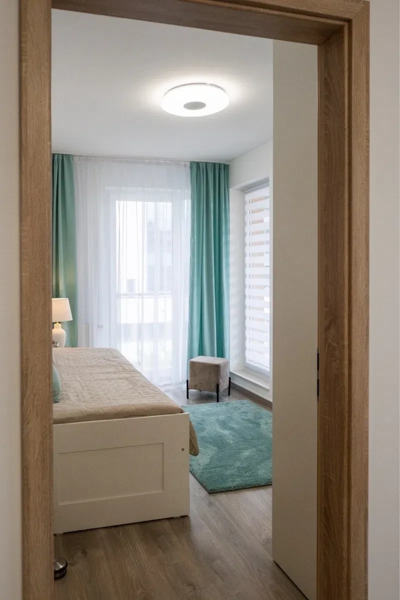 2-кімнатна квартира, 13-й район: тераса 39 м², метро за 3 хвилини, парковка, фото 3
