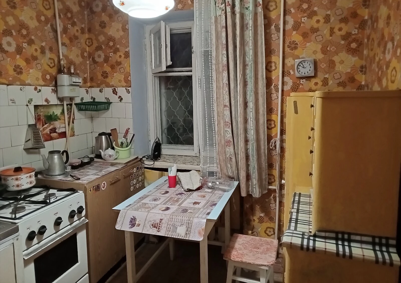 2-кімнатна квартира, Черемушки: опалення без світла, цегляні стіни, фото 5