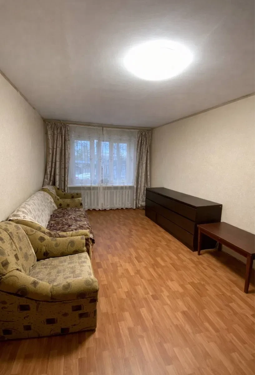 3-кімнатна квартира, Центральний: високий перший поверх, меблі й техніка - фото 1