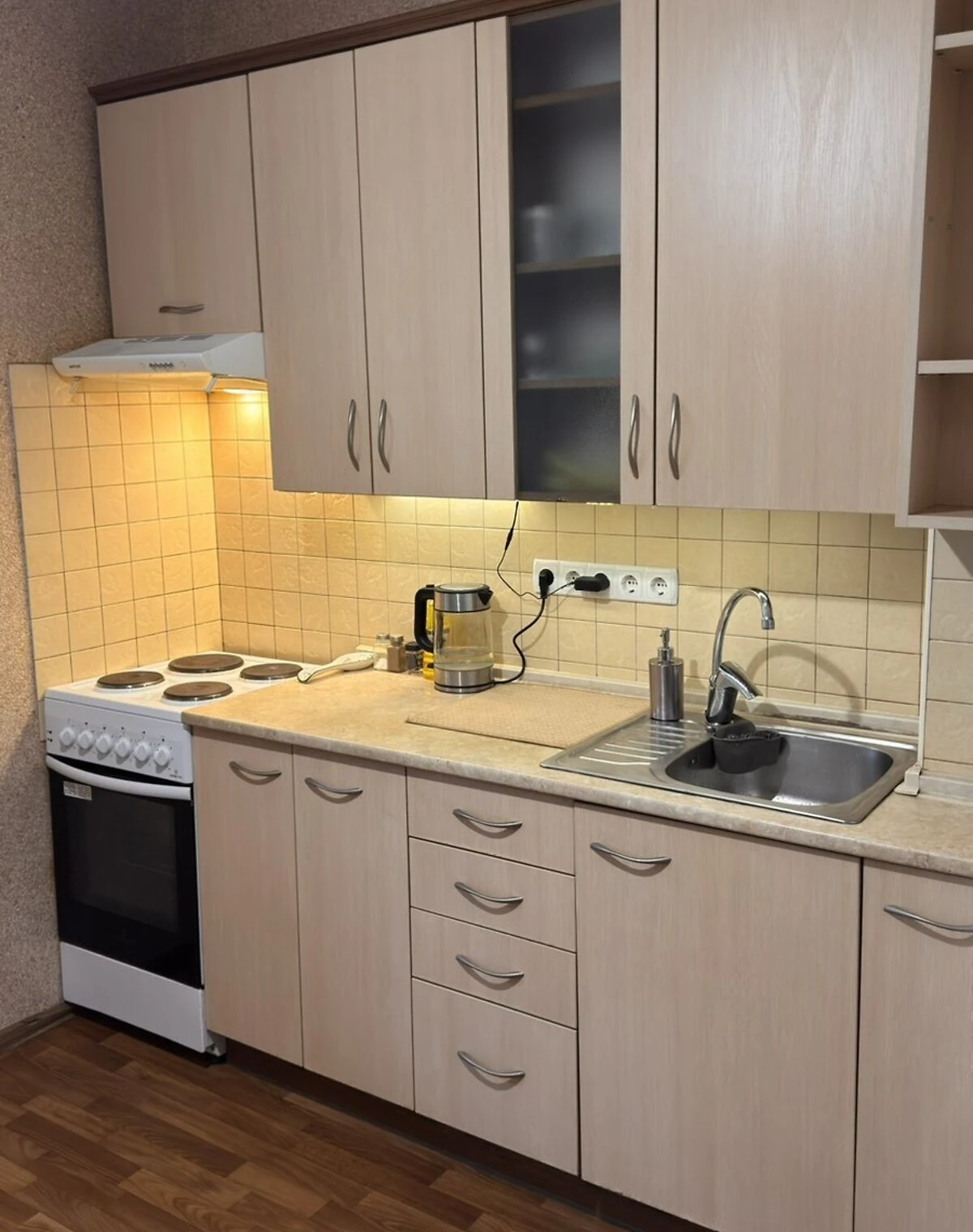1-кімнатна квартира, Осокорки: метро Осокорки, ліфт та опалення без світла - фото 1