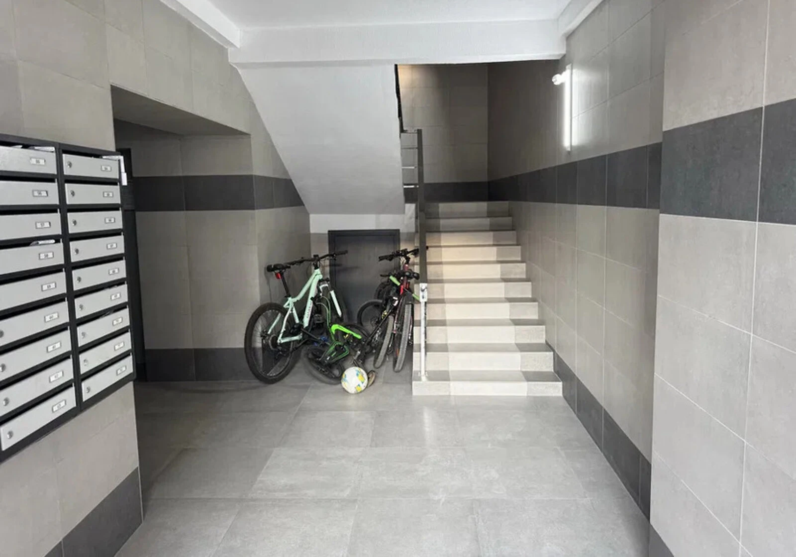 2-комнатная квартира, Центр: кухня 21 м², подогрев пола - фото 2