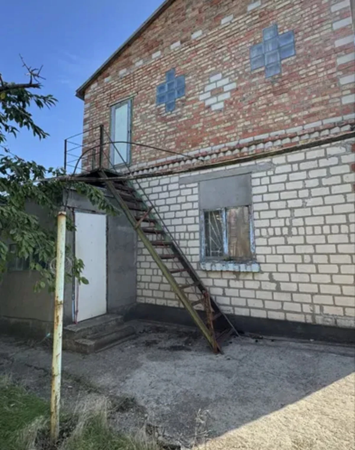 Будинок, Садове товариство Виноградне: свердловина, цегляні стіни
