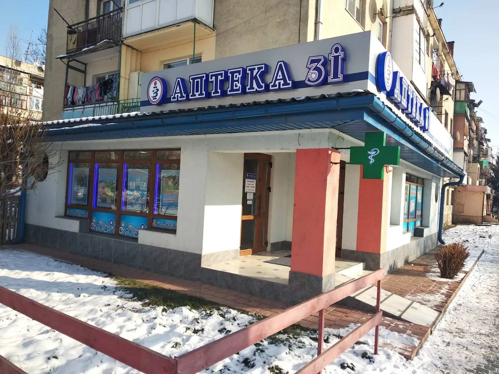 Помещение, Ужгород: фасадное, напротив Дастора - фото 1