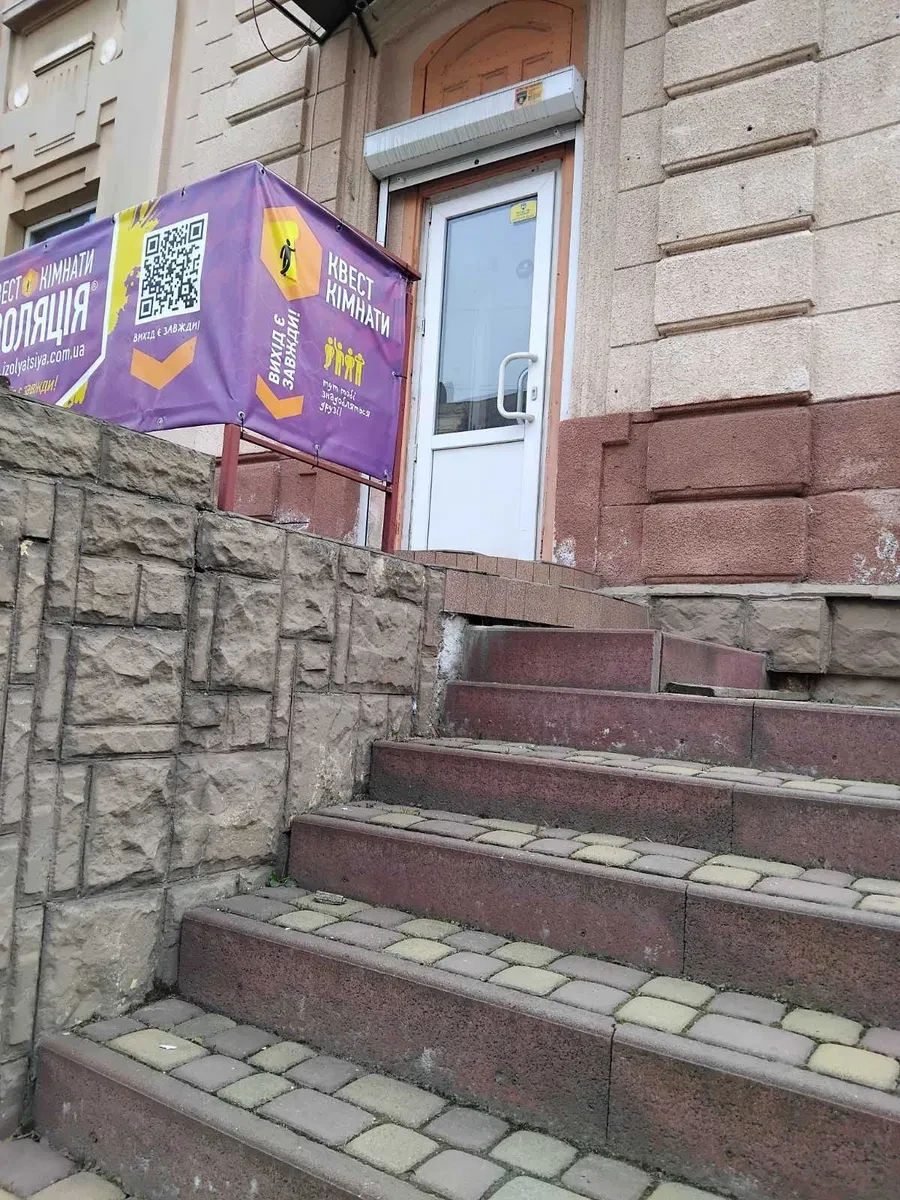 Приміщення у центрі міста: фасадне, тераса, 3 вікна - фото 4