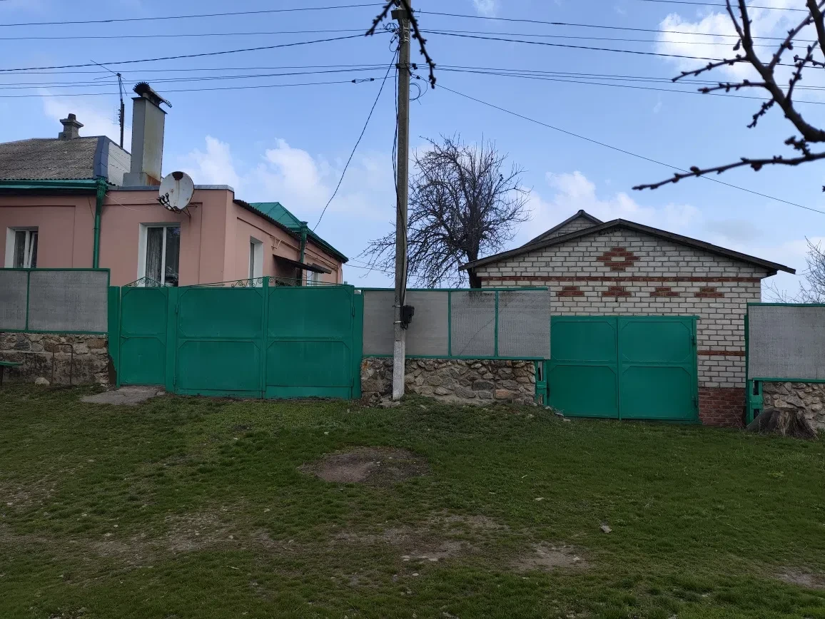Будинок, Коробчине: 25 соток, два гаражі, літня кухня з газом