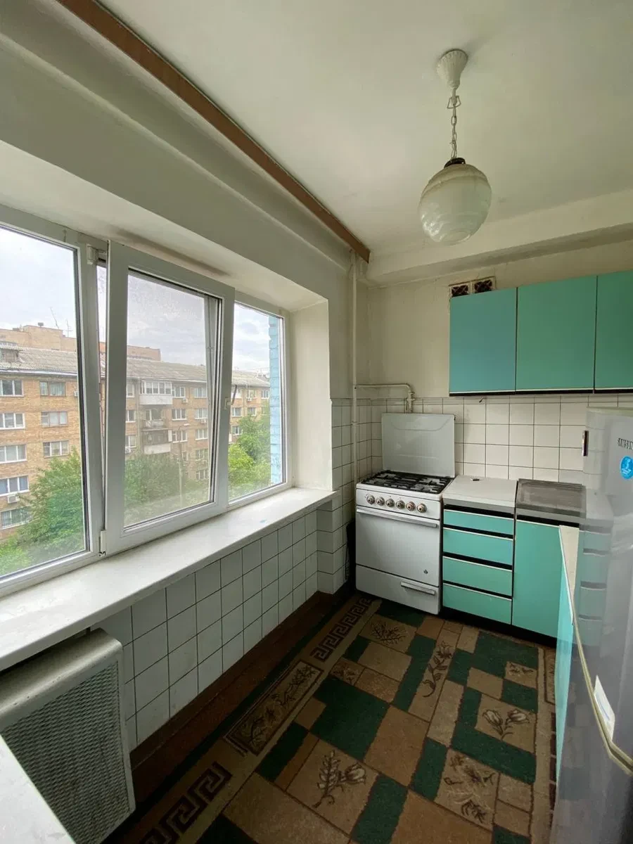 2-кімнатна квартира, Голосіївський: гараж у ціні, метро Теремки