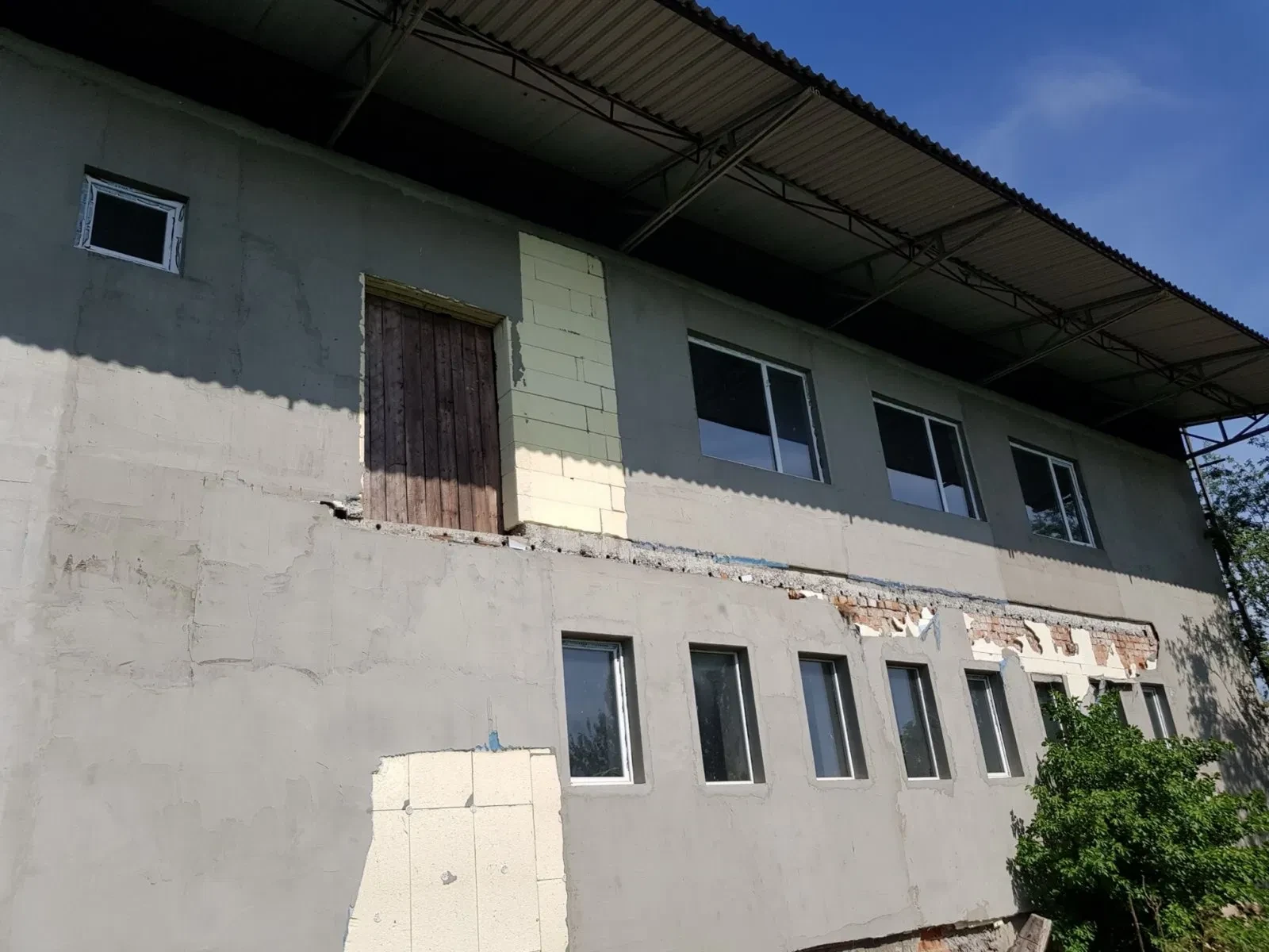 Приміщення, Ставчани: окрема будівля, центр села, 15 соток землі