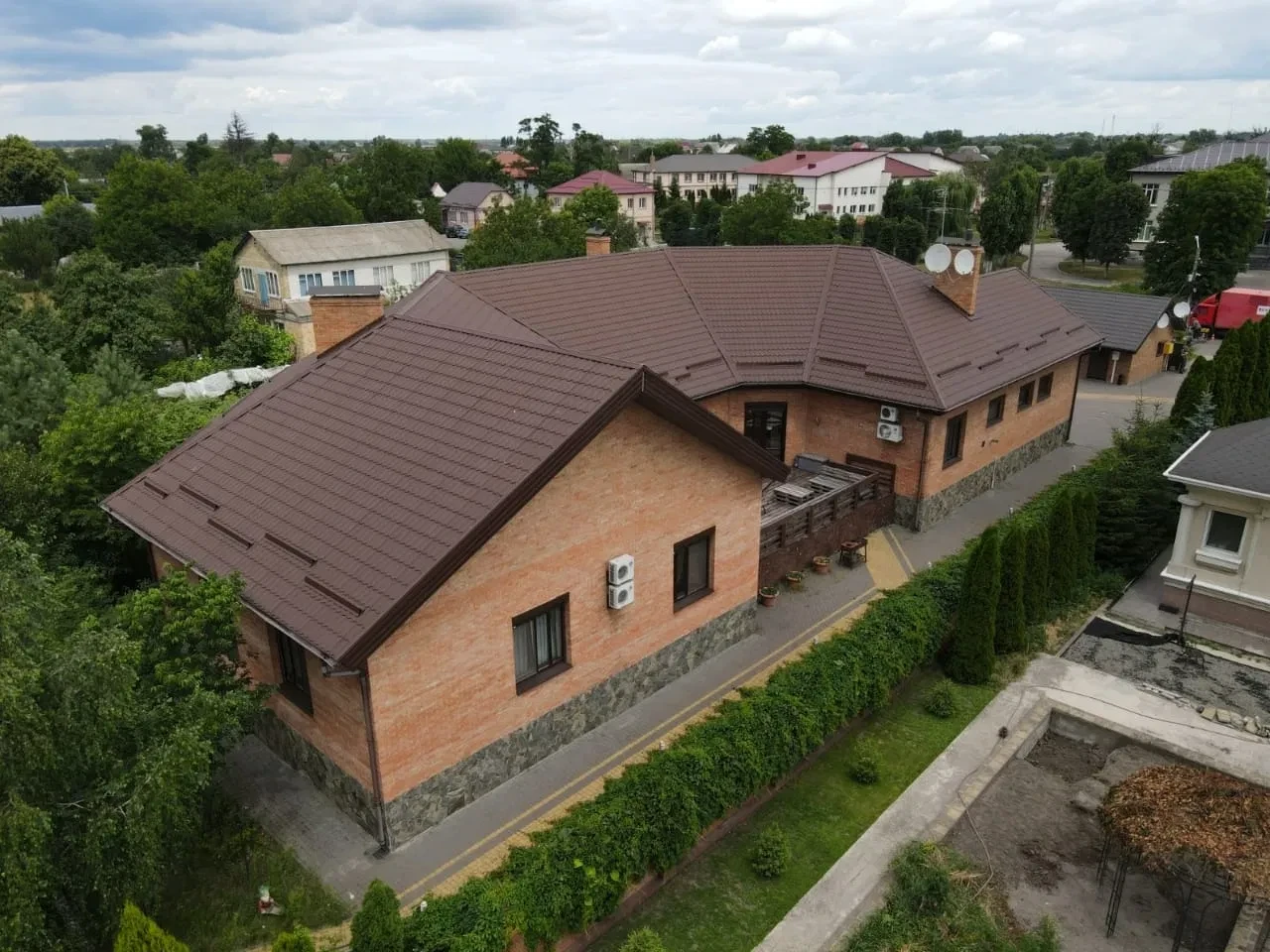 Будинок, Погреби: резервне живлення, 4 спальні та кабінет - фото 5