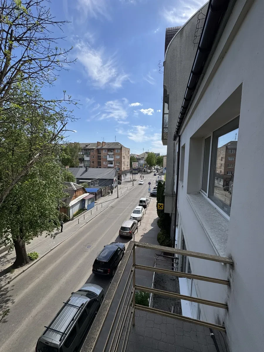 Приміщення, Рівне: окремий вхід і сходи, висота 3 м, фото 1