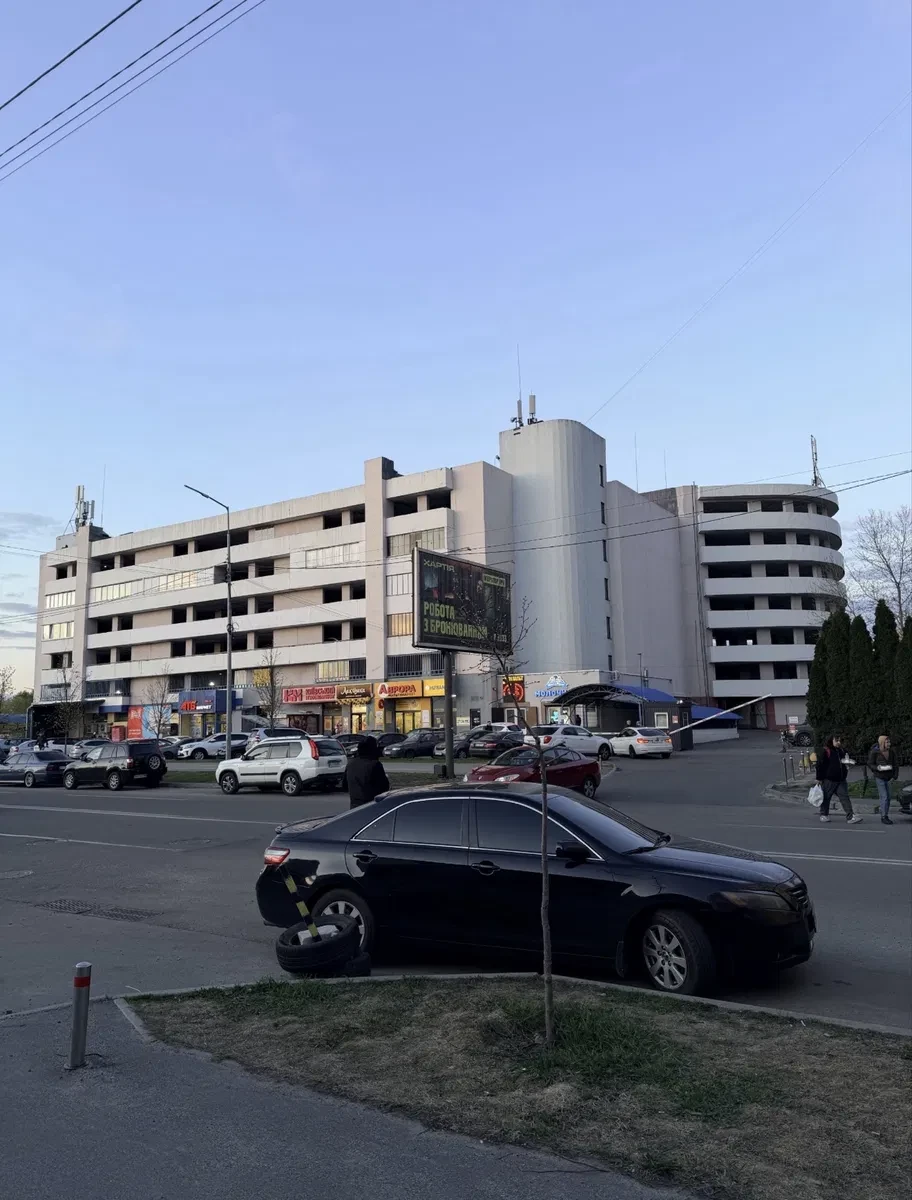 Паркомісце, Дарницький: закритий паркінг, цілодобовий доступ, фото 1