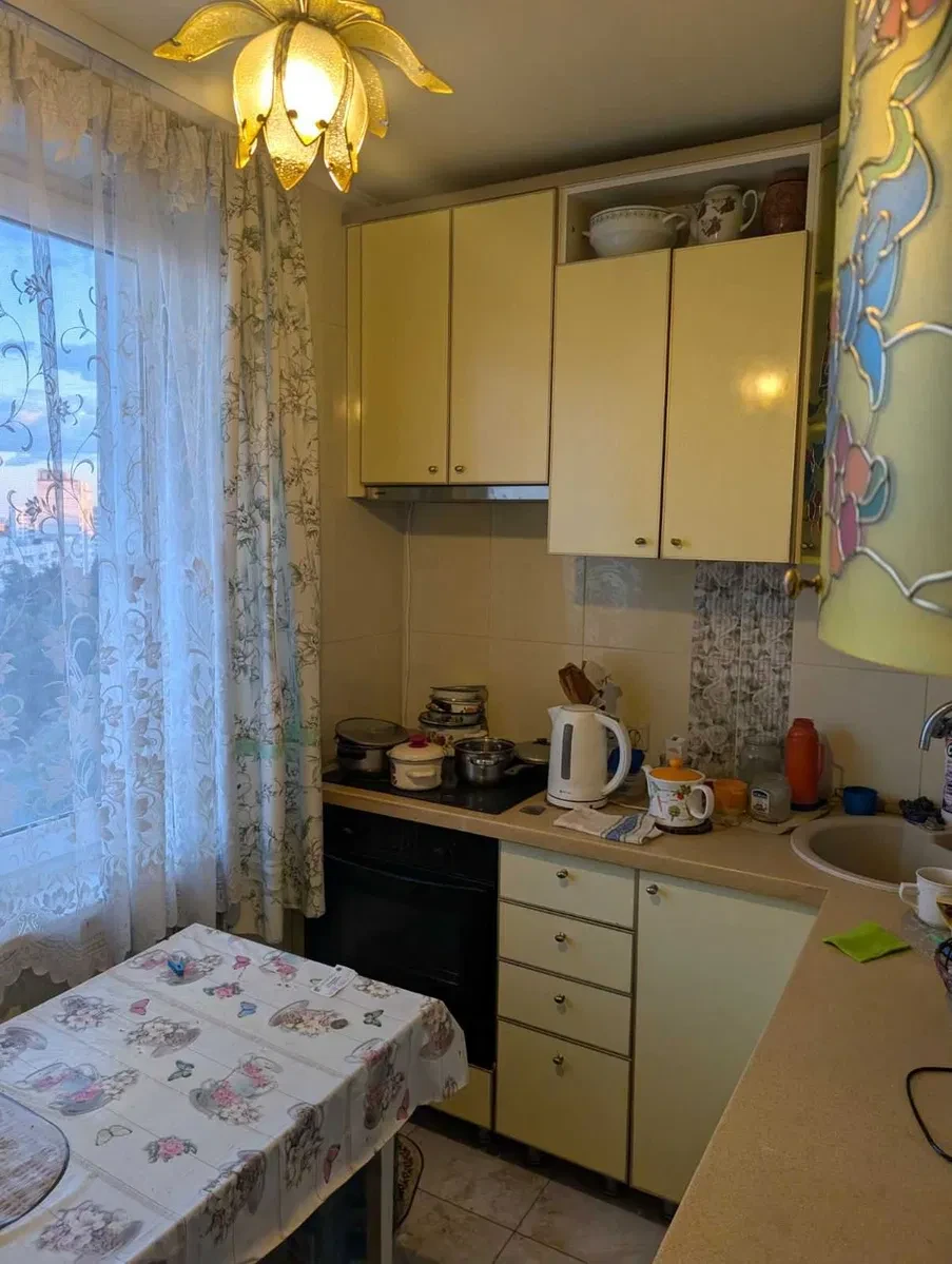 1-кімнатна квартира, Шевченківський: метро поруч, косметичний ремонт