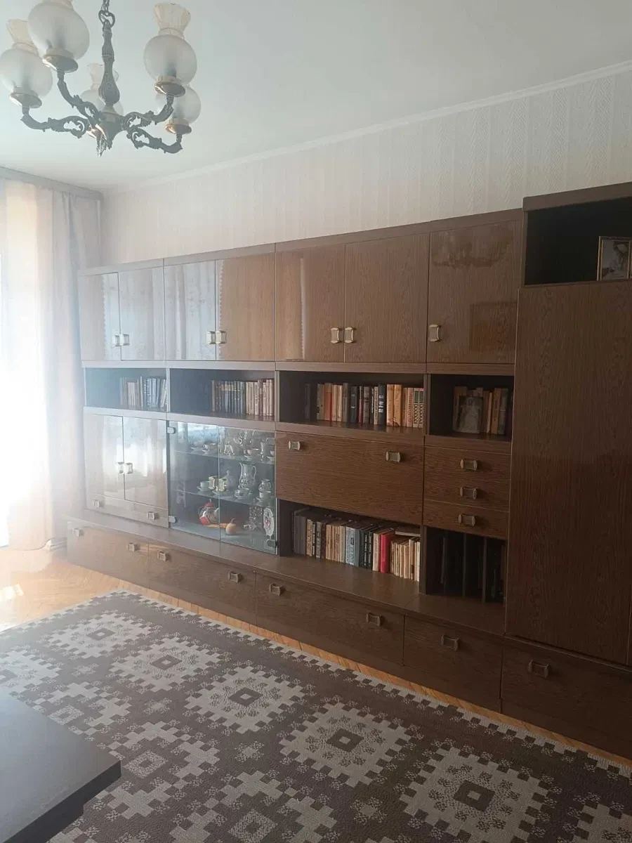 2-комнатная квартира, Печерский: раздельные комнаты, лоджия на всю квартиру, фото 3