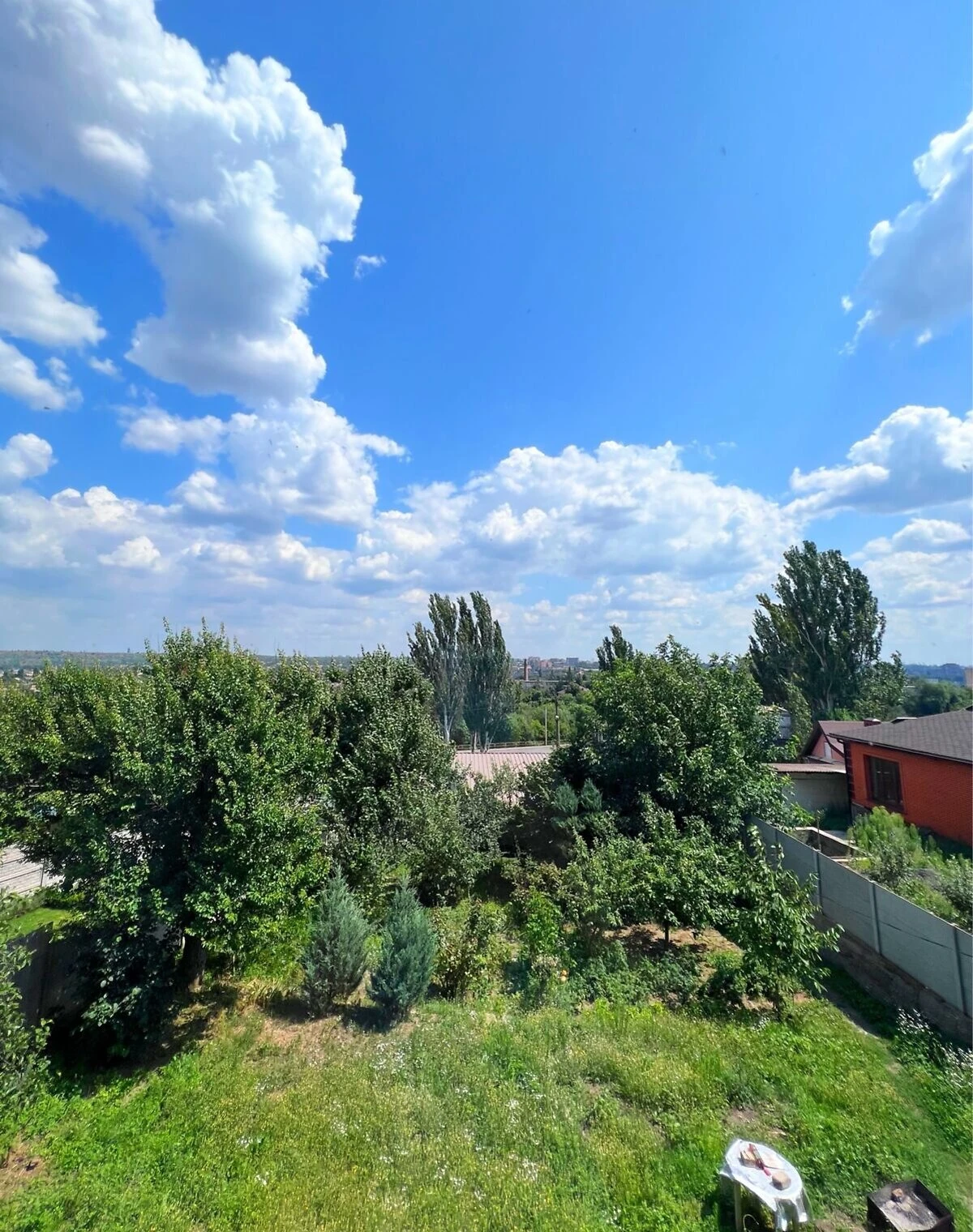 Будинок, Кривий Ріг: панорамні вікна, вітальня та їдальня - фото 3