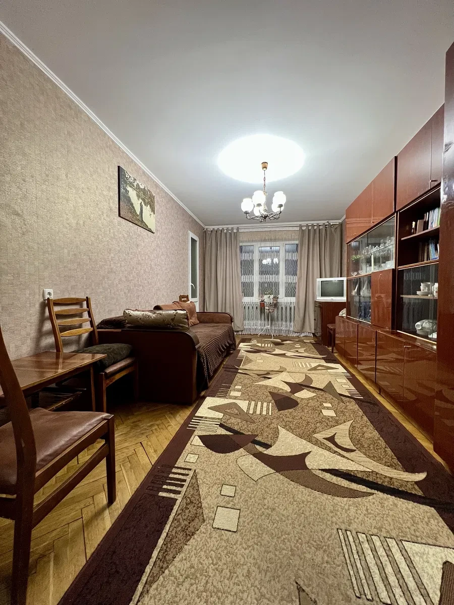 3-кімнатна квартира, Відродження: двостороння, частковий ремонт - фото 1