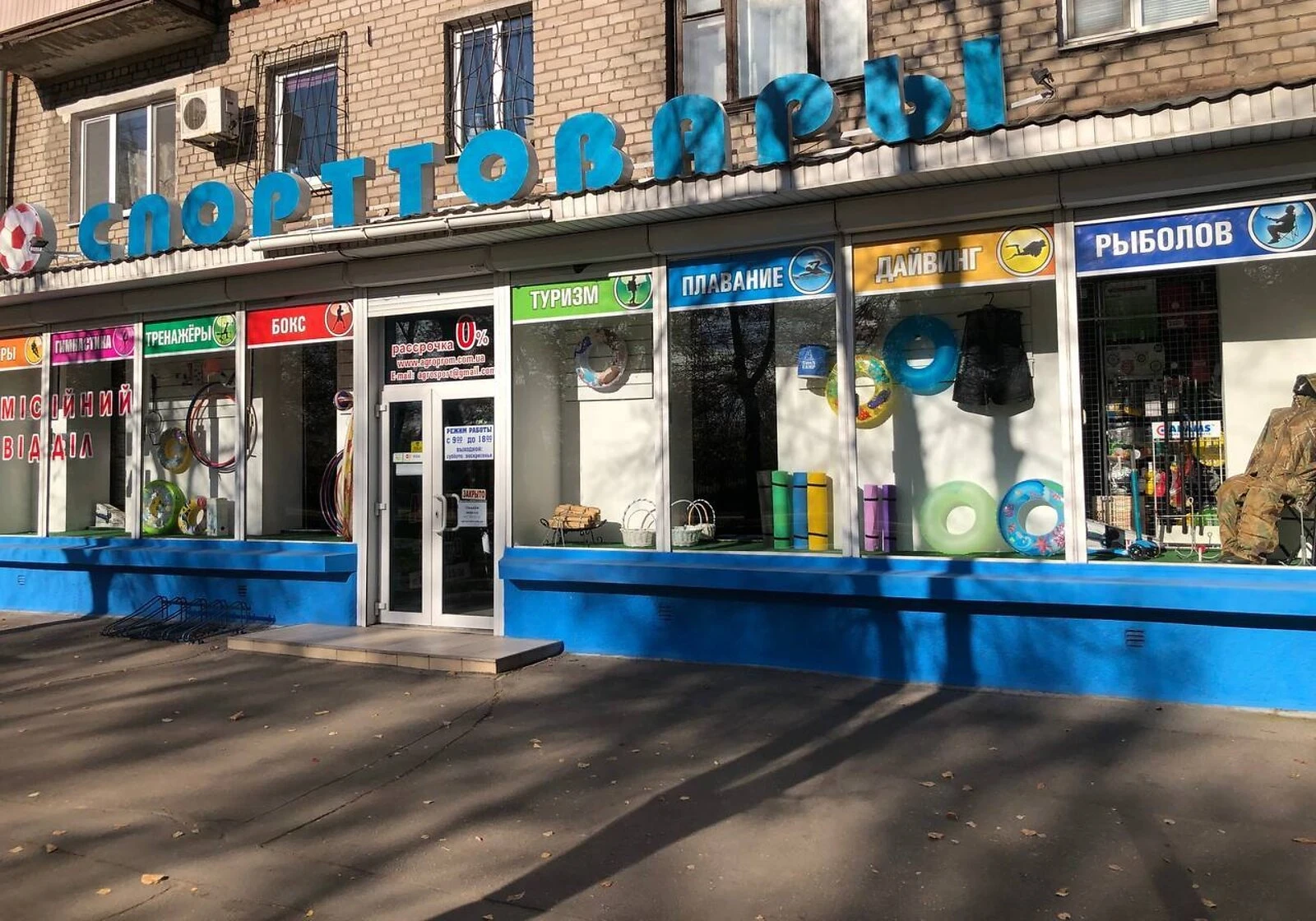 Приміщення, Дніпровський: фасадне, під магазин, відкрита стоянка - фото 1