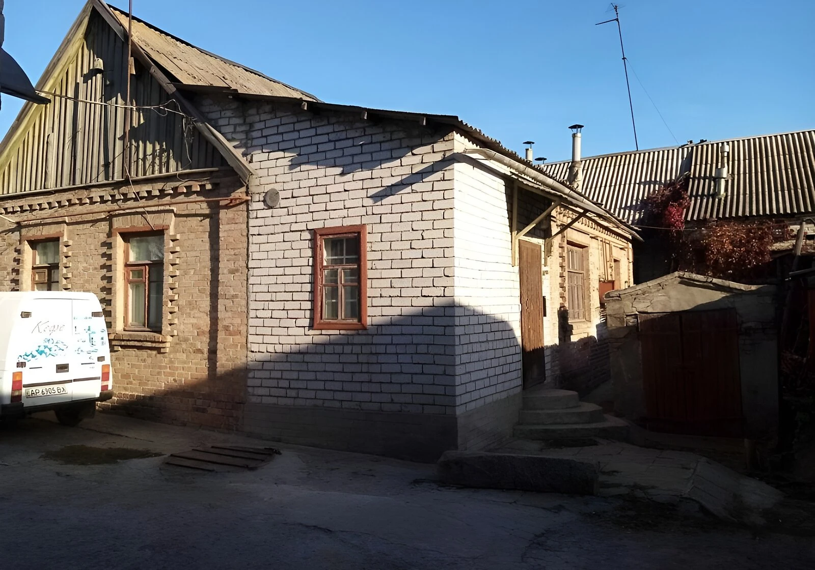 Будинок, Запоріжжя: гараж із підвалом, цегляні стіни - фото 2