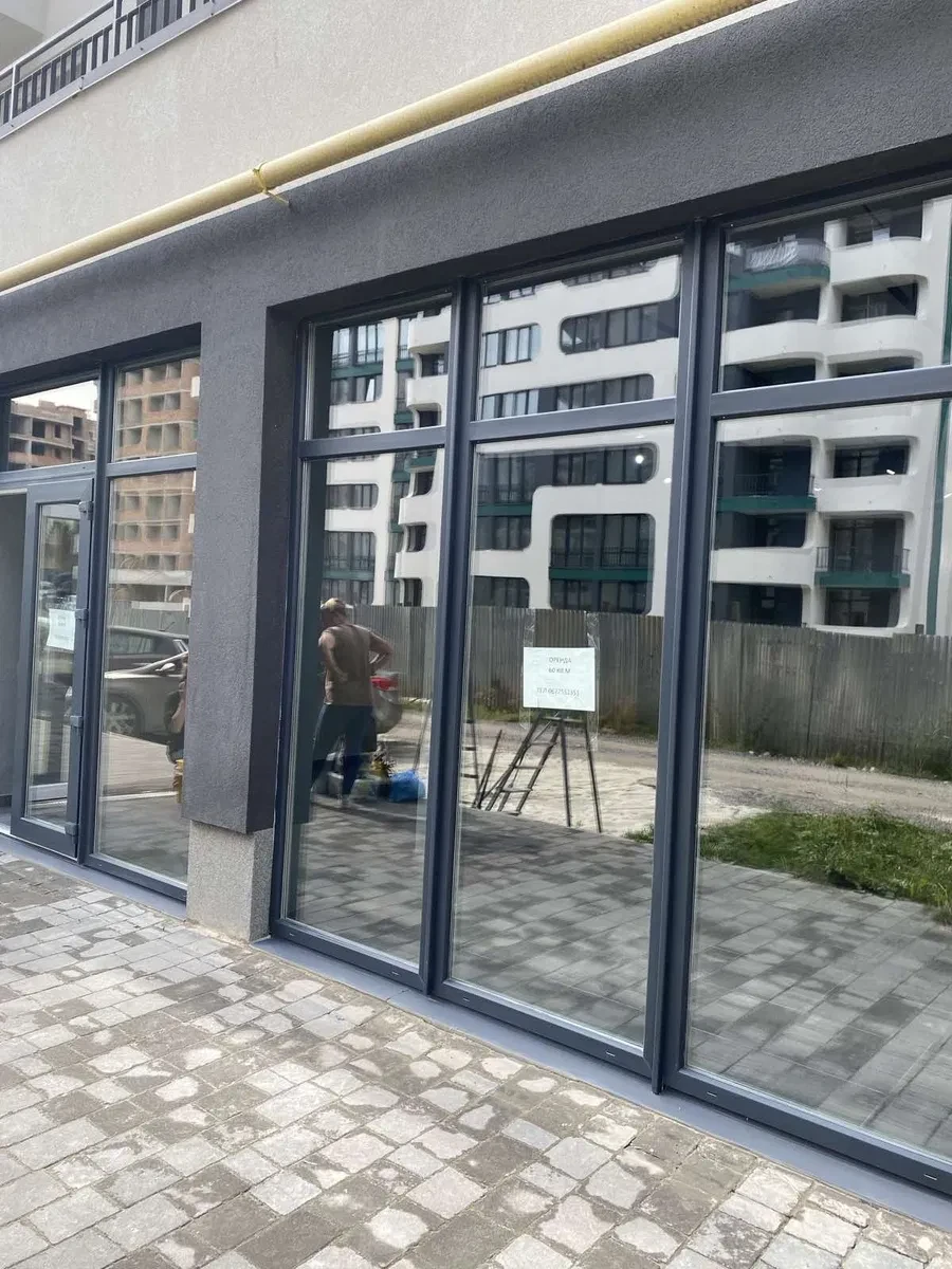 Приміщення у ЖК Континент: фасадний вхід, 18 кВт, панорамні вікна