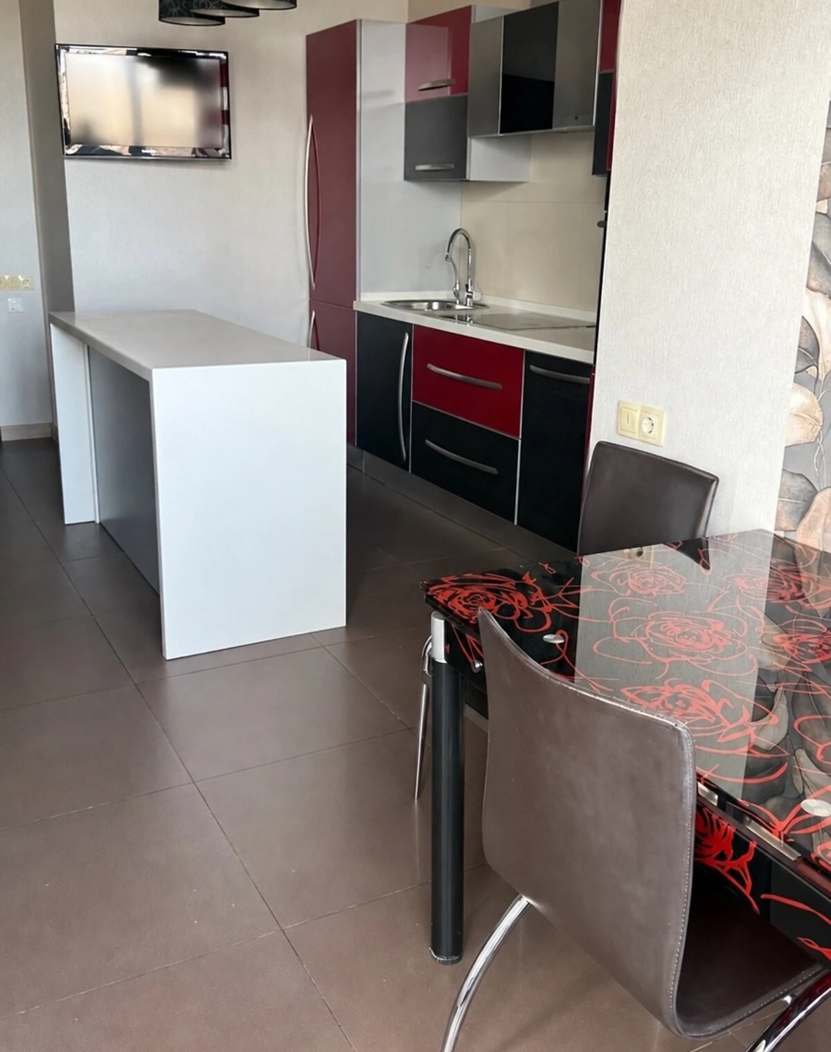 2-кімнатна квартира, Центр: дизайнерський ремонт, тепло та вода без світла