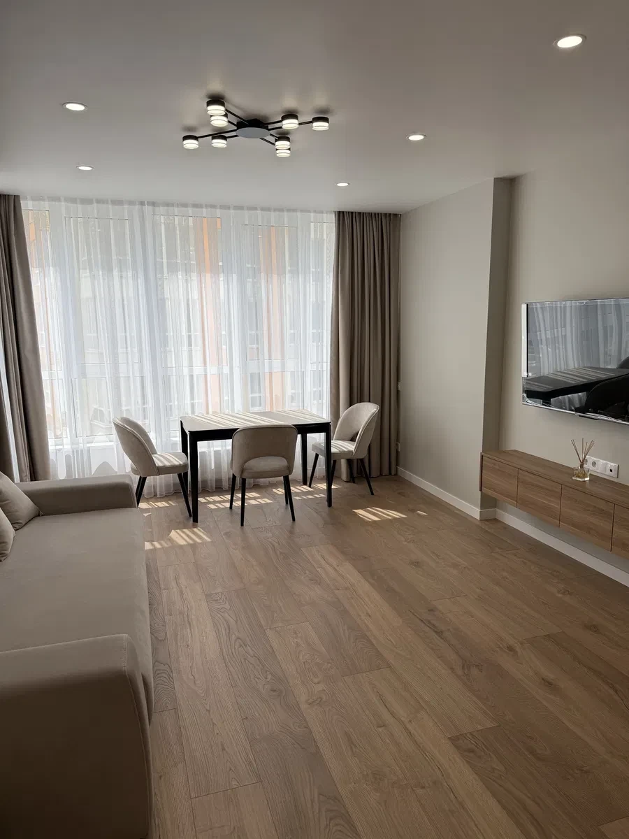 2-кімнатна квартира у ЖК Нивки парк: генератор, метро за 3 хв. - фото 1