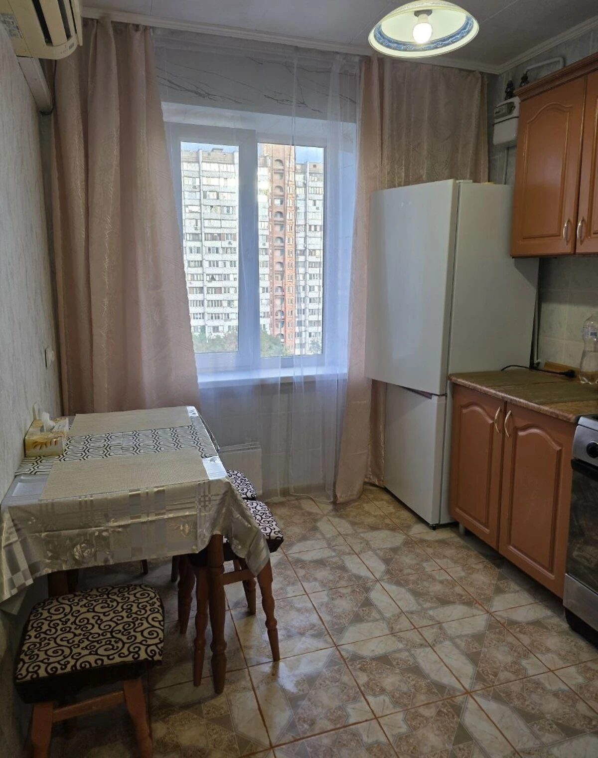 2-кімнатна квартира, Троєщина: два ліжка, меблі за домовленістю, фото 4
