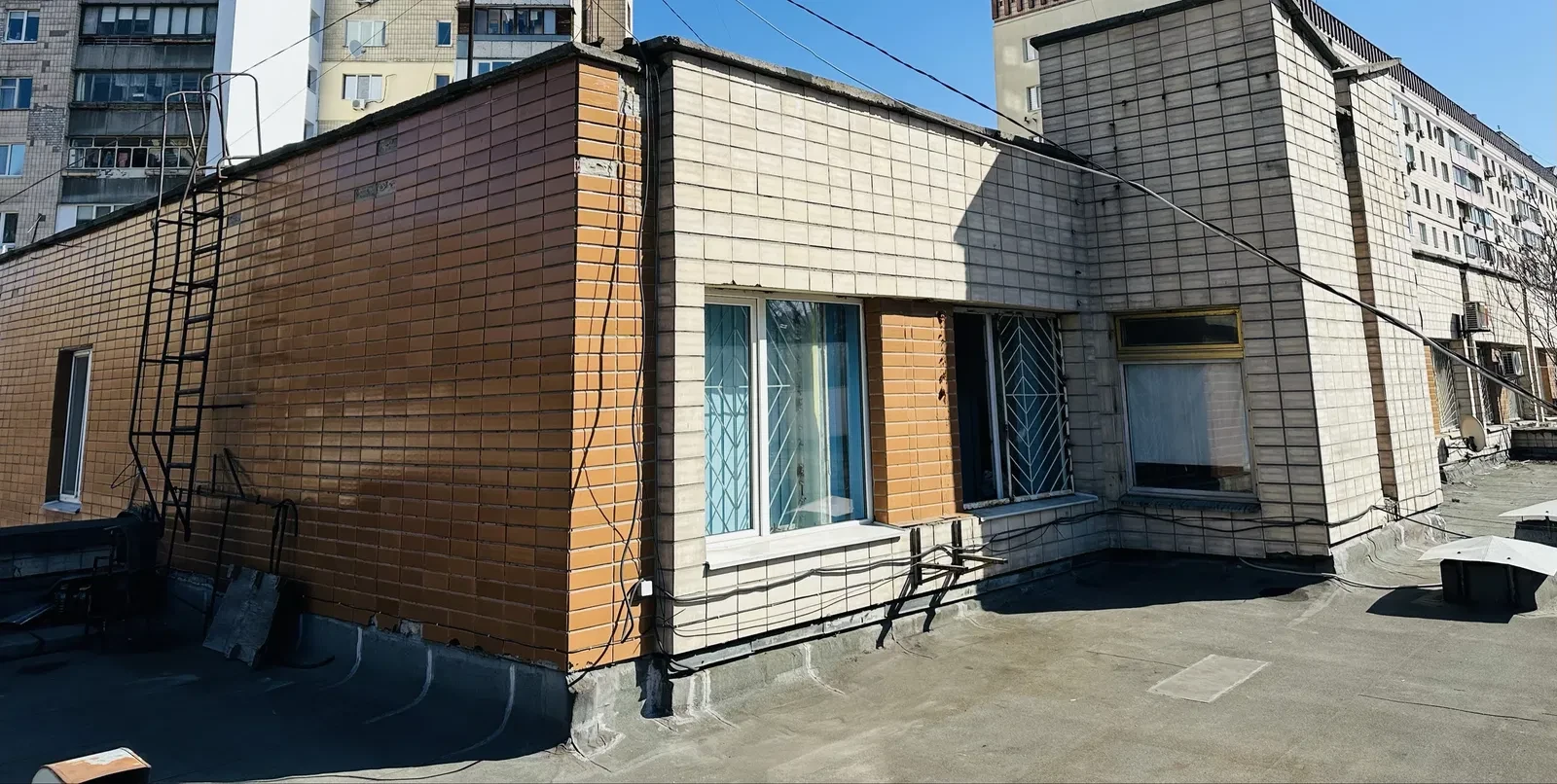 Приміщення, Дарницький: фасадне, два входи, 70 м² на даху - фото 1