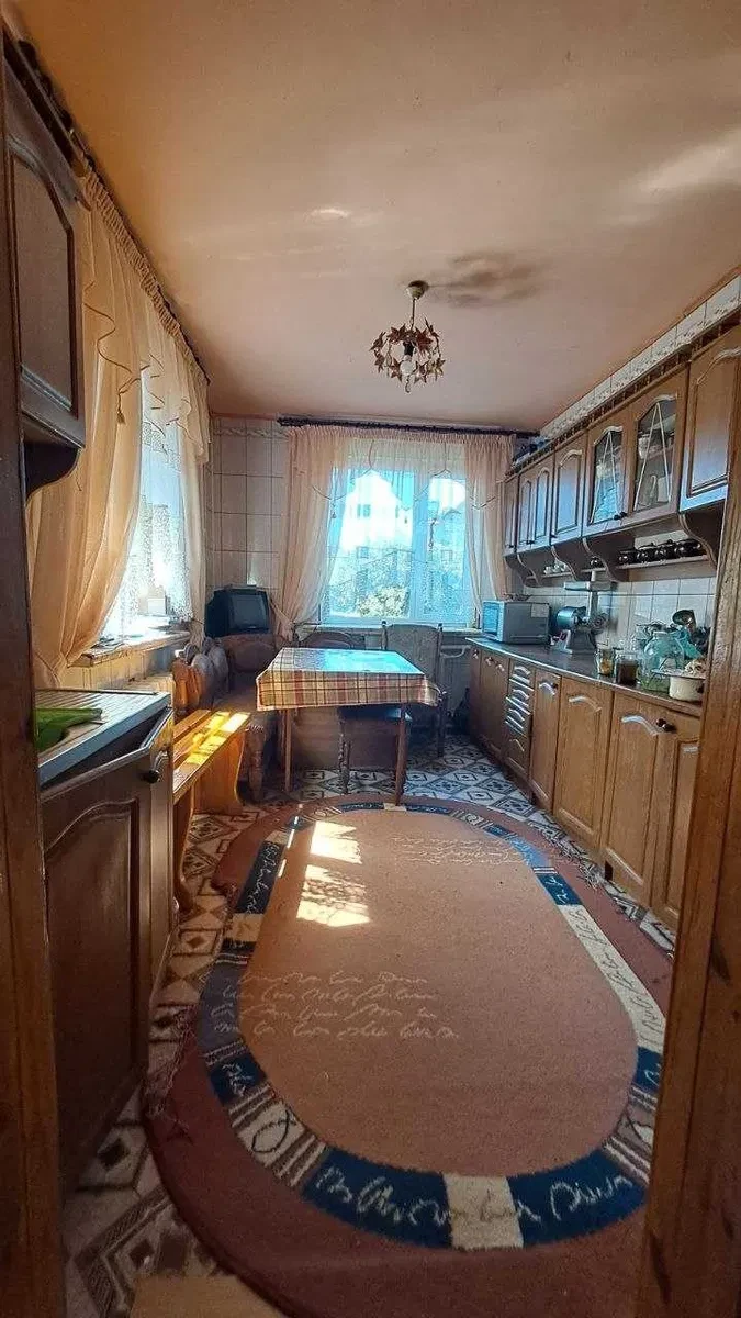 Дом, Нововолынск: 10 минут пешком до центра, место для авто - фото 1
