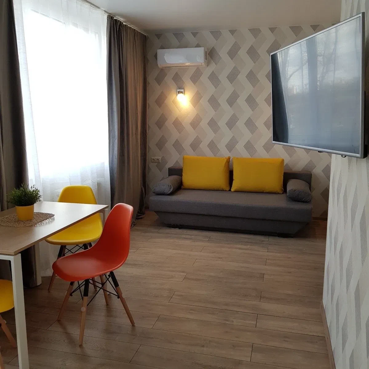 Студія у ЖК Рівєра: метро Славутич 2 хв пішки, авторський ремонт - фото 4