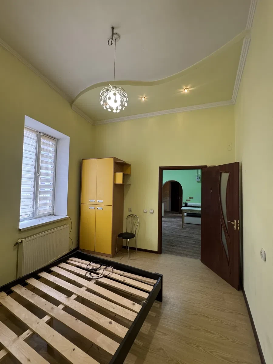 2-комнатная квартира, Черновцы: Дом-корабль, мансарда 28 м², фото 5