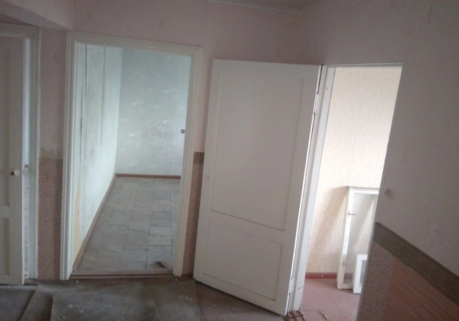 4-комнатная квартира, Перещепино: балкон, требует ремонта