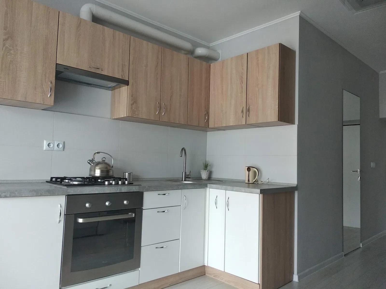 2-комнатная квартира, Тязов: закрытая автостоянка, окна во двор, фото 2