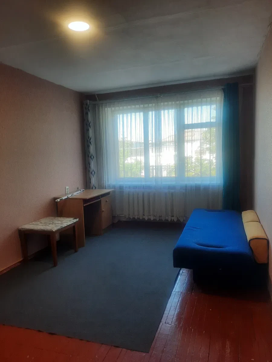 2-кімнатна квартира, Центр: дерев'яні вікна й балкон, торг - фото 1