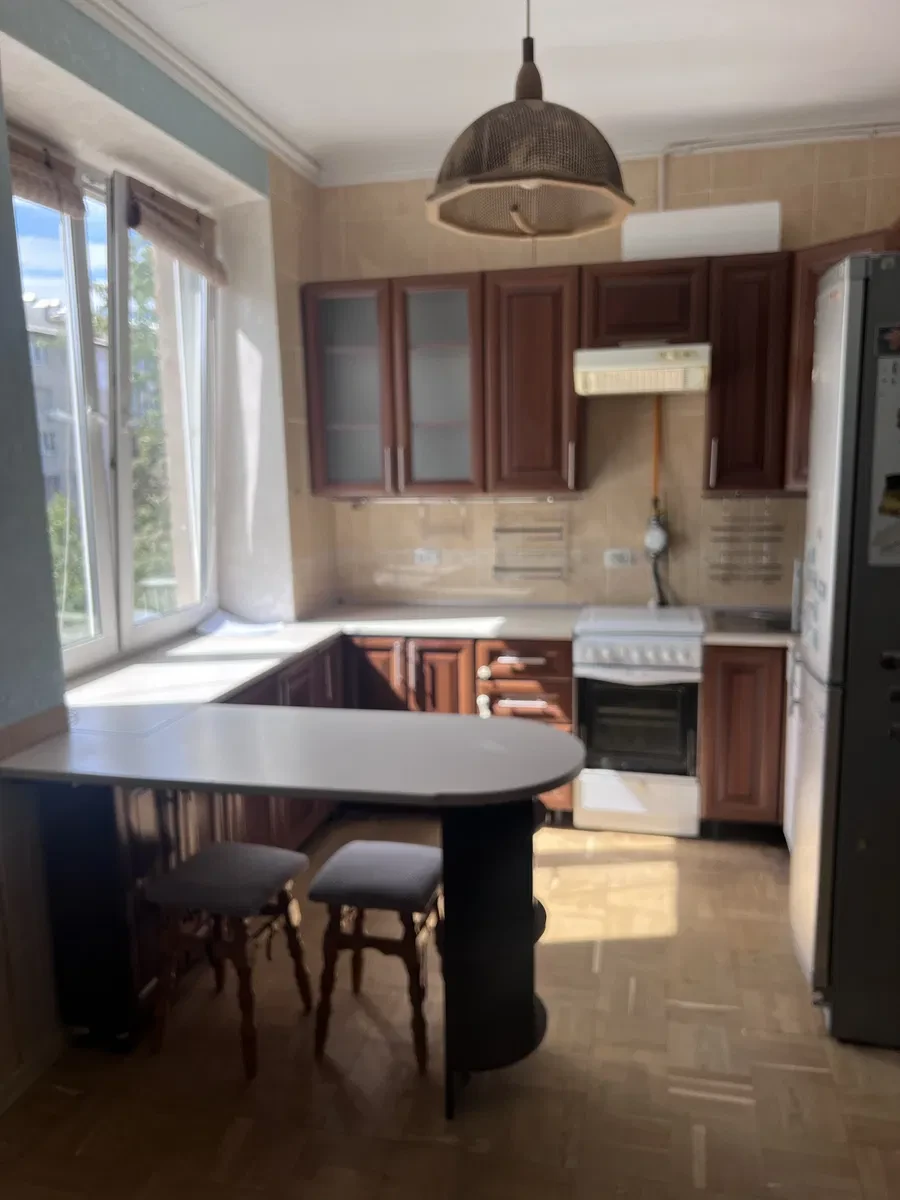 2-кімнатна квартира, Дарницький: кухня 16 м², сталінка, євроремонт