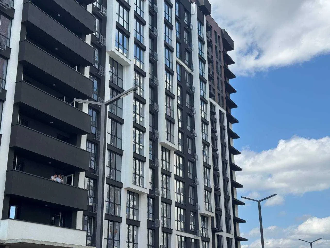 2-кімнатна квартира у ЖК Manhattan: здана, 5 хв пішки до Міського Озера - фото 1