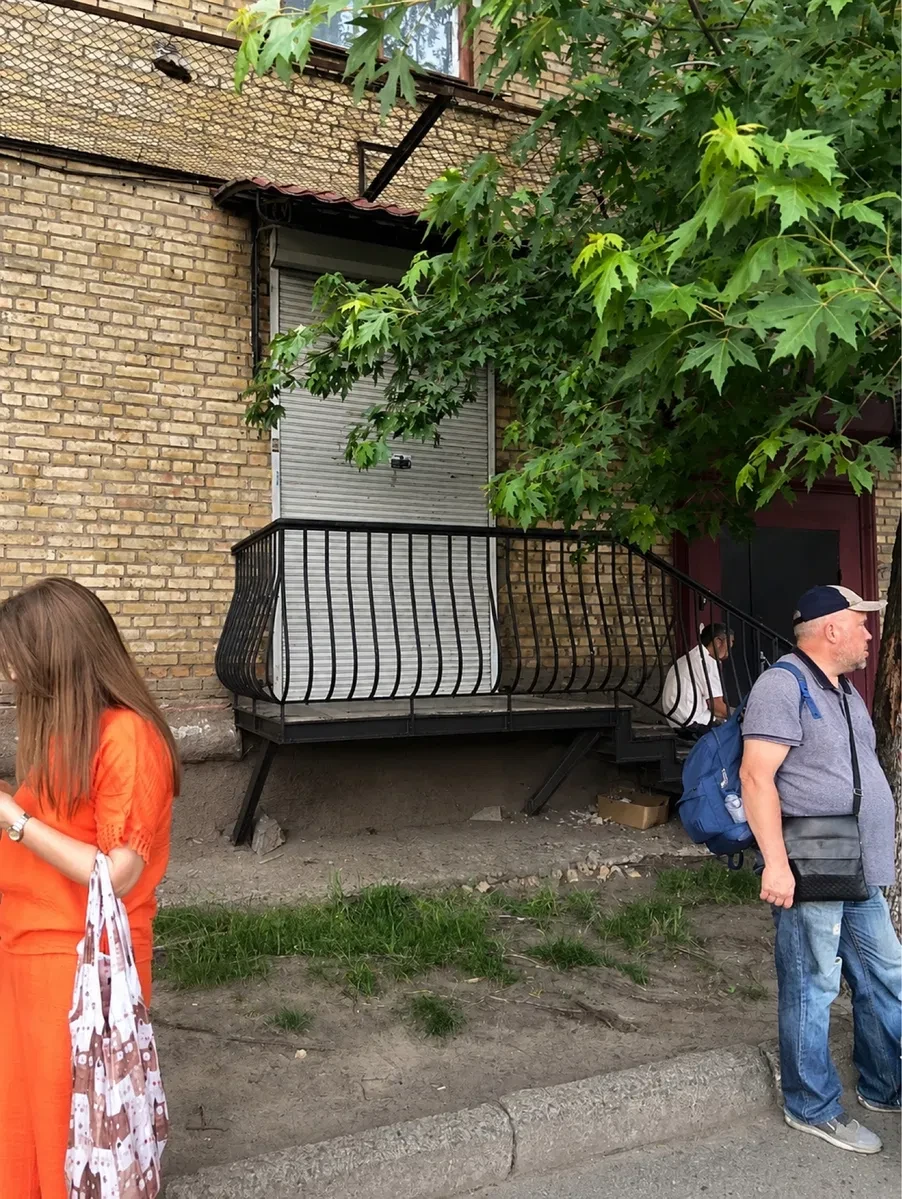 Торгове приміщення, Дніпровський: фасадне, Дарницька площа - фото 1