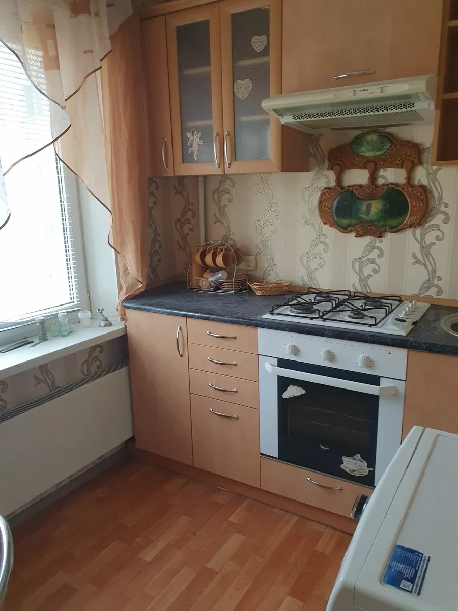 1-кімнатна квартира, Комунарський: чиста, з косметичним ремонтом