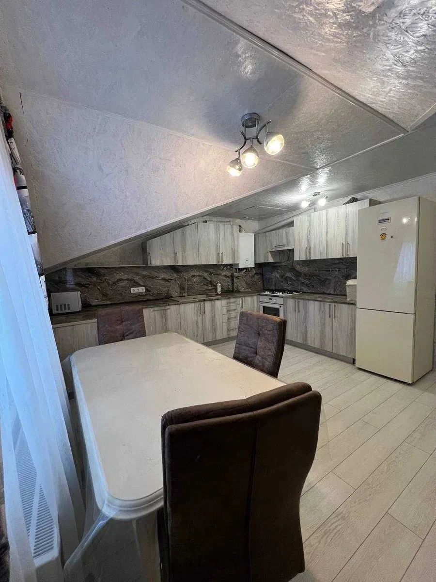 Фасадна будівля, Заболотів: 59 м² комерції, 102 м² житла - фото 3
