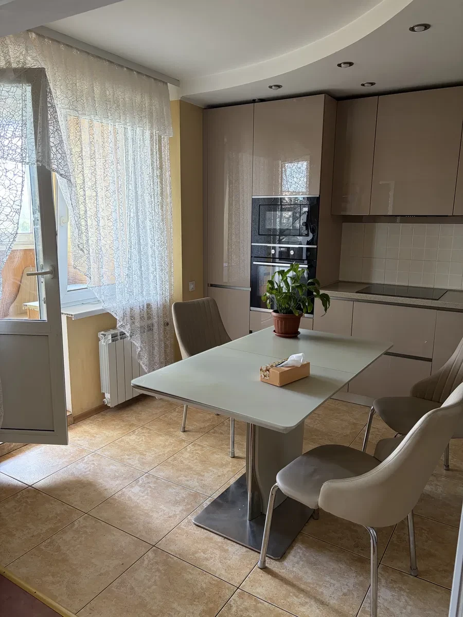 4-комнатная квартира, Дарницкий: кухня-гостиная 25 м², две лоджии - фото 1