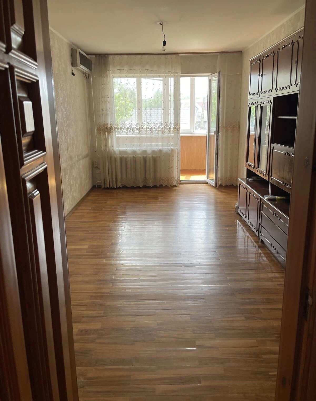 3-кімнатна квартира, Перемога-6: косметичний ремонт, паркет - фото 1