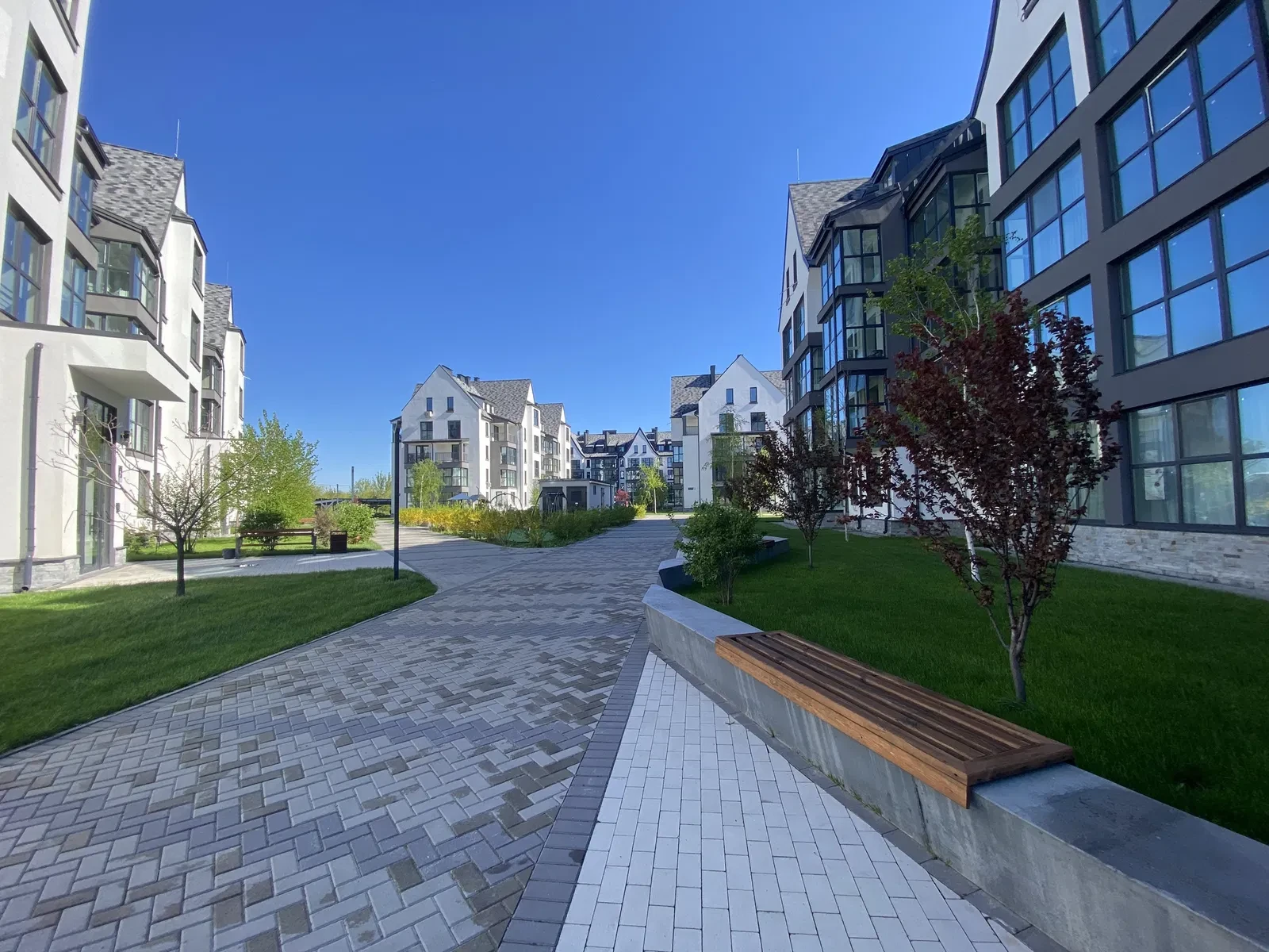 1-комнатная квартира в ЖК Desna Park Residence: панорамные окна - фото 3