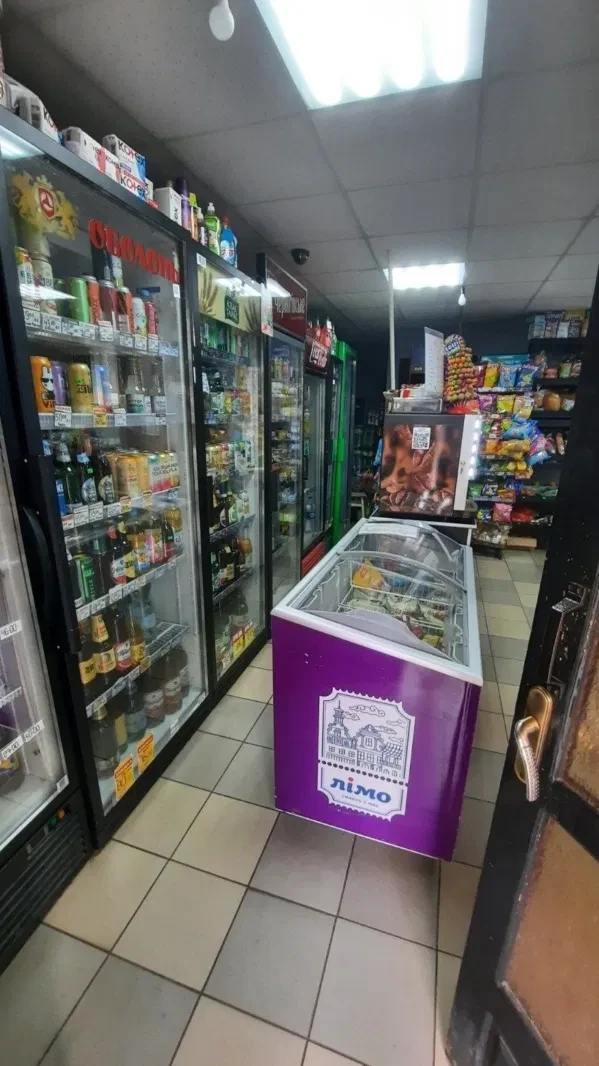 Магазин, Конотоп: фасадное, две холодильные витрины, фото 3