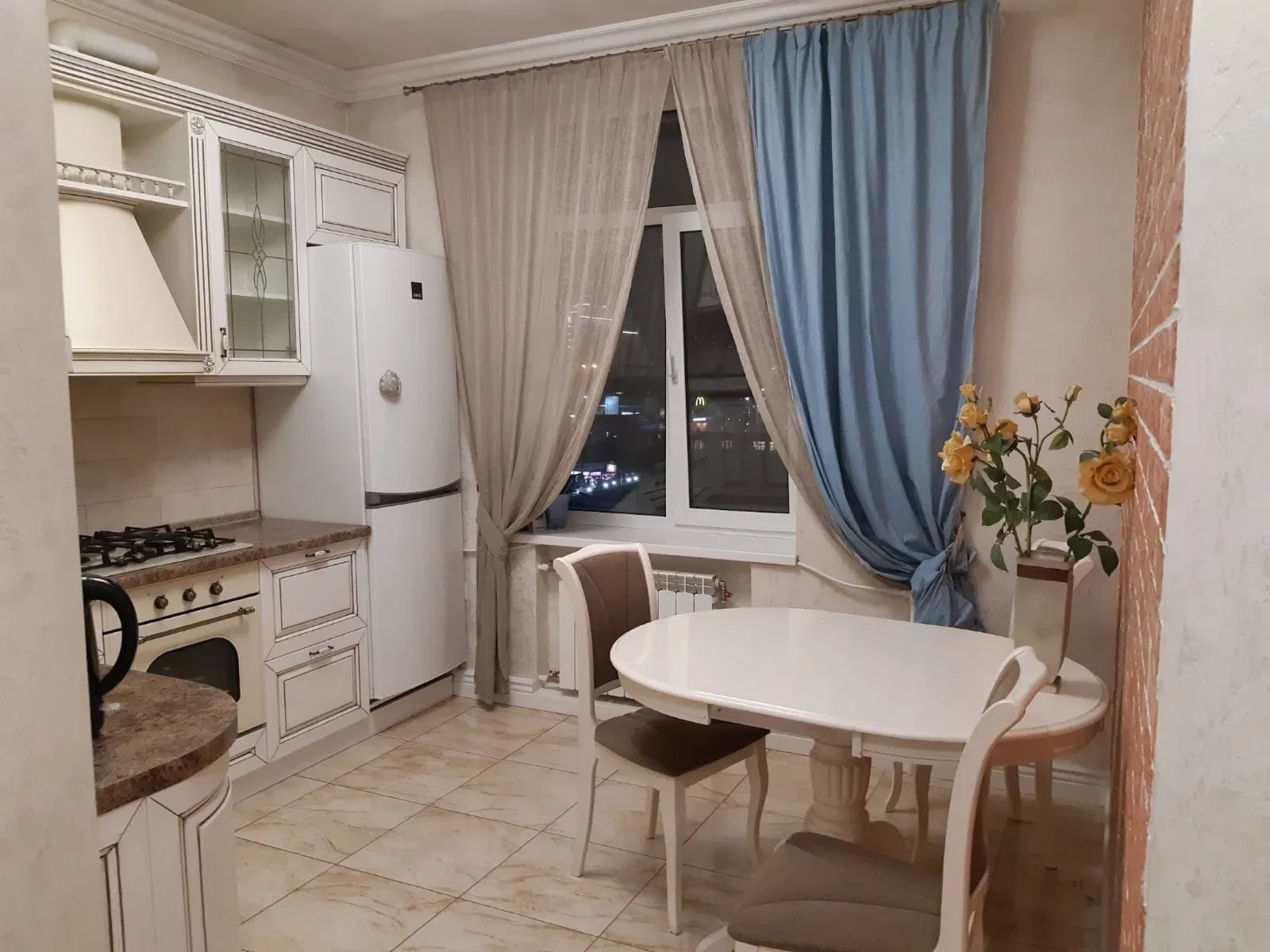 2-кімнатна квартира, Дніпровський: авторський ремонт, метро Дарниця