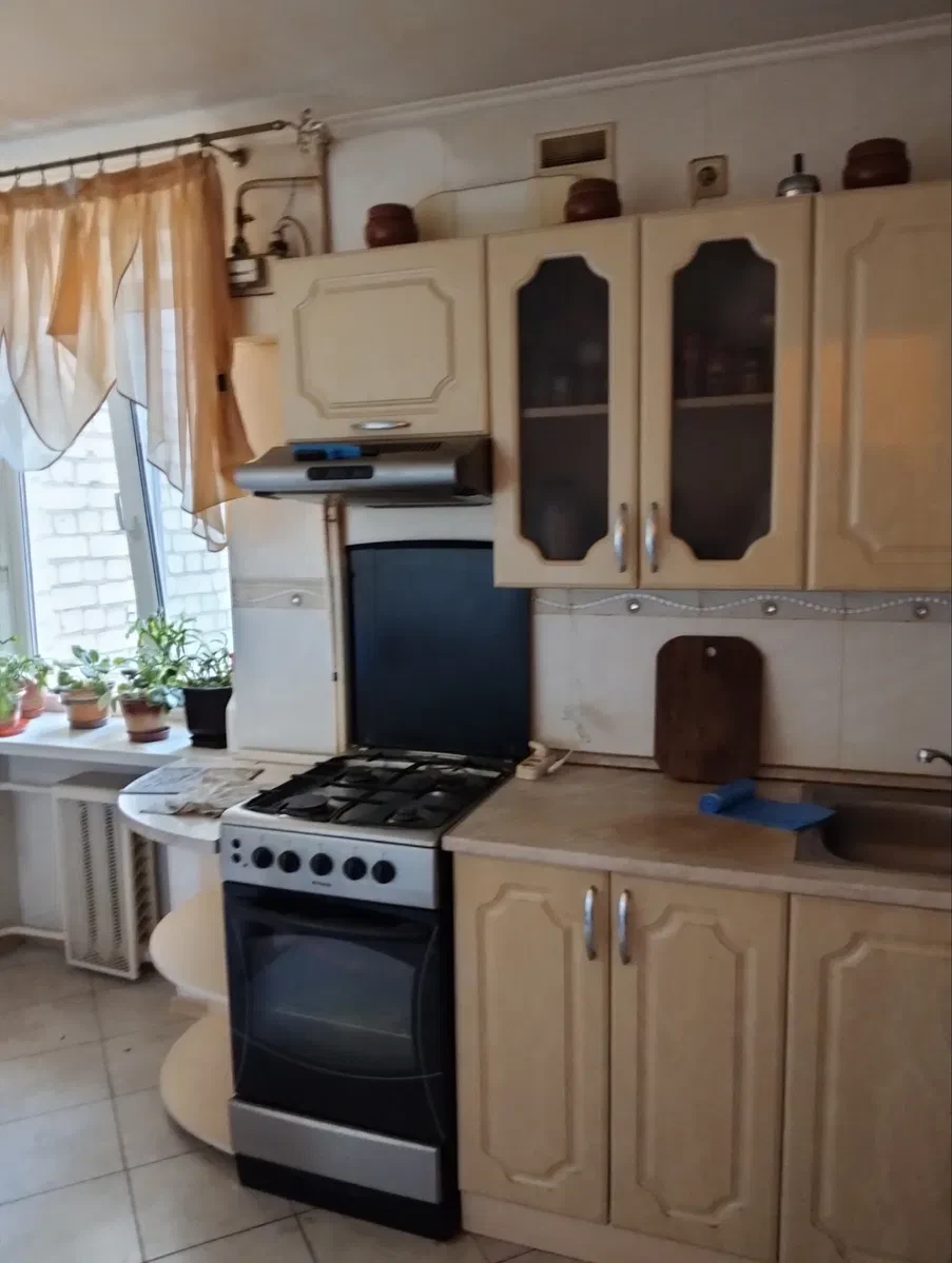 1-кімнатна квартира, Подільський: косметичний ремонт, метро 7 хвилин, фото 1
