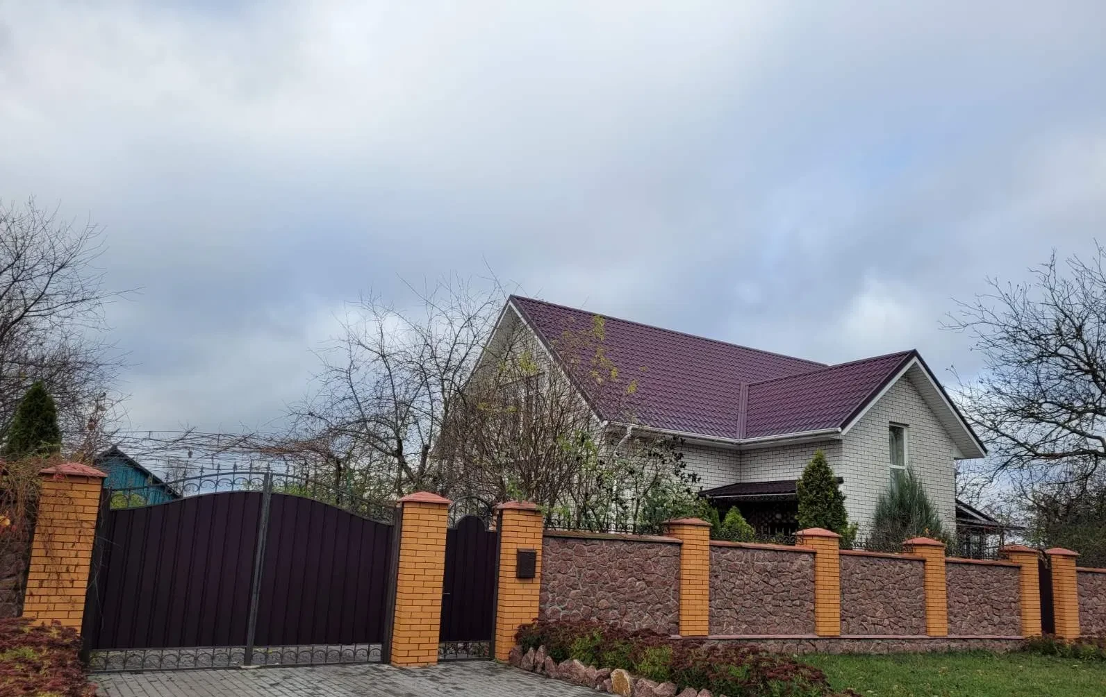 Будинок, Літки: для двох сімей, 19 соток, центр села