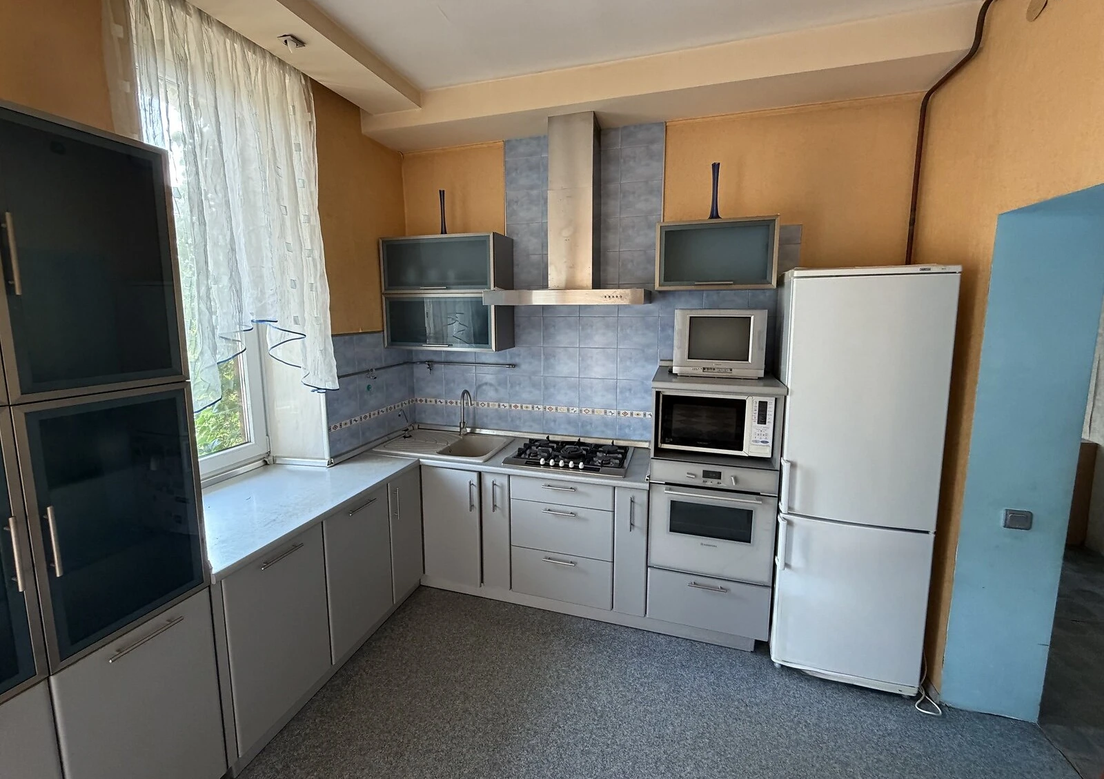 4-кімнатна квартира, Парк Шевченка: сталінка, еркер, стелі 3.1 м - фото 2