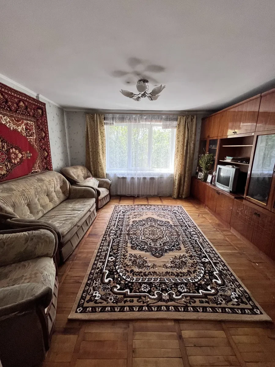 2-кімнатна квартира, Крюків: з холодильником і плитою - фото 2
