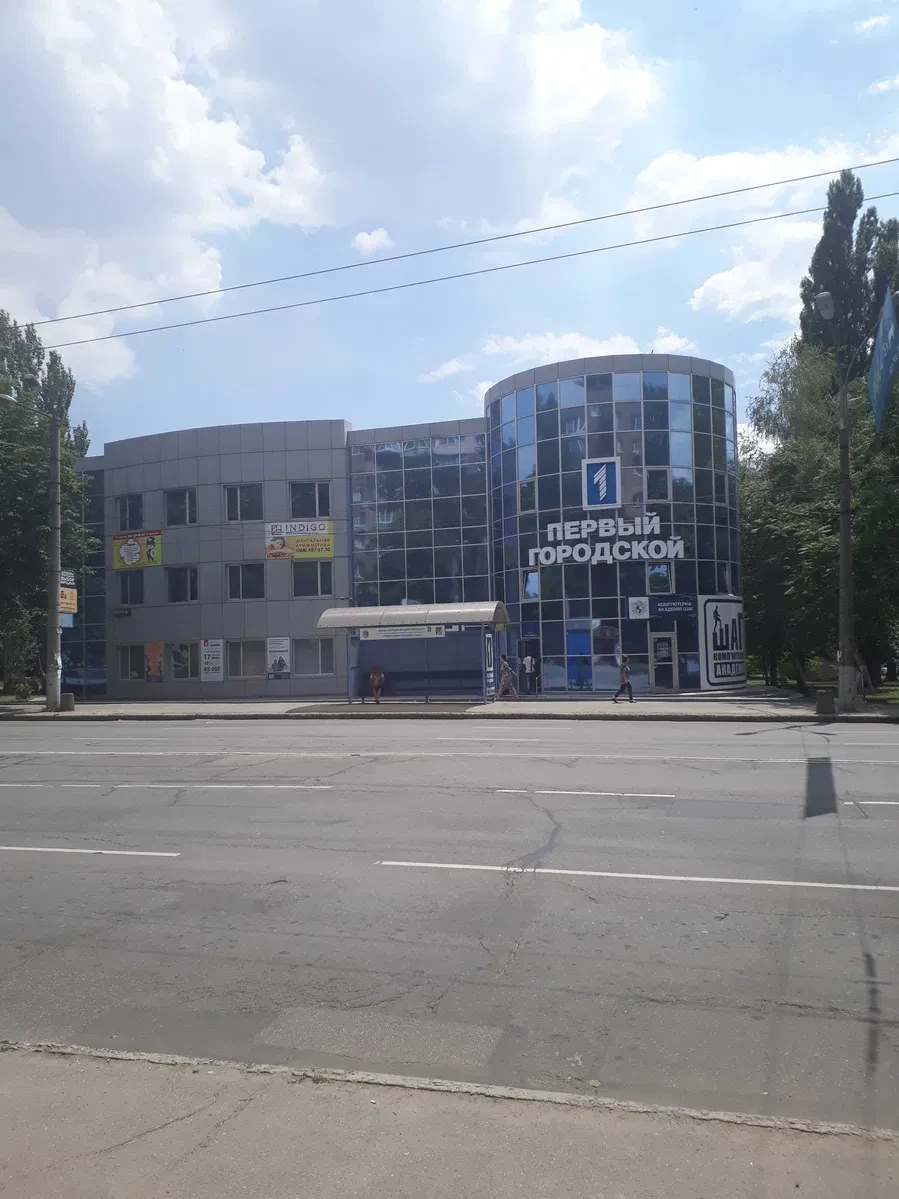 Офіс, Покровський: 5 кабінетів, без відключень, бізнес-центр - фото 1