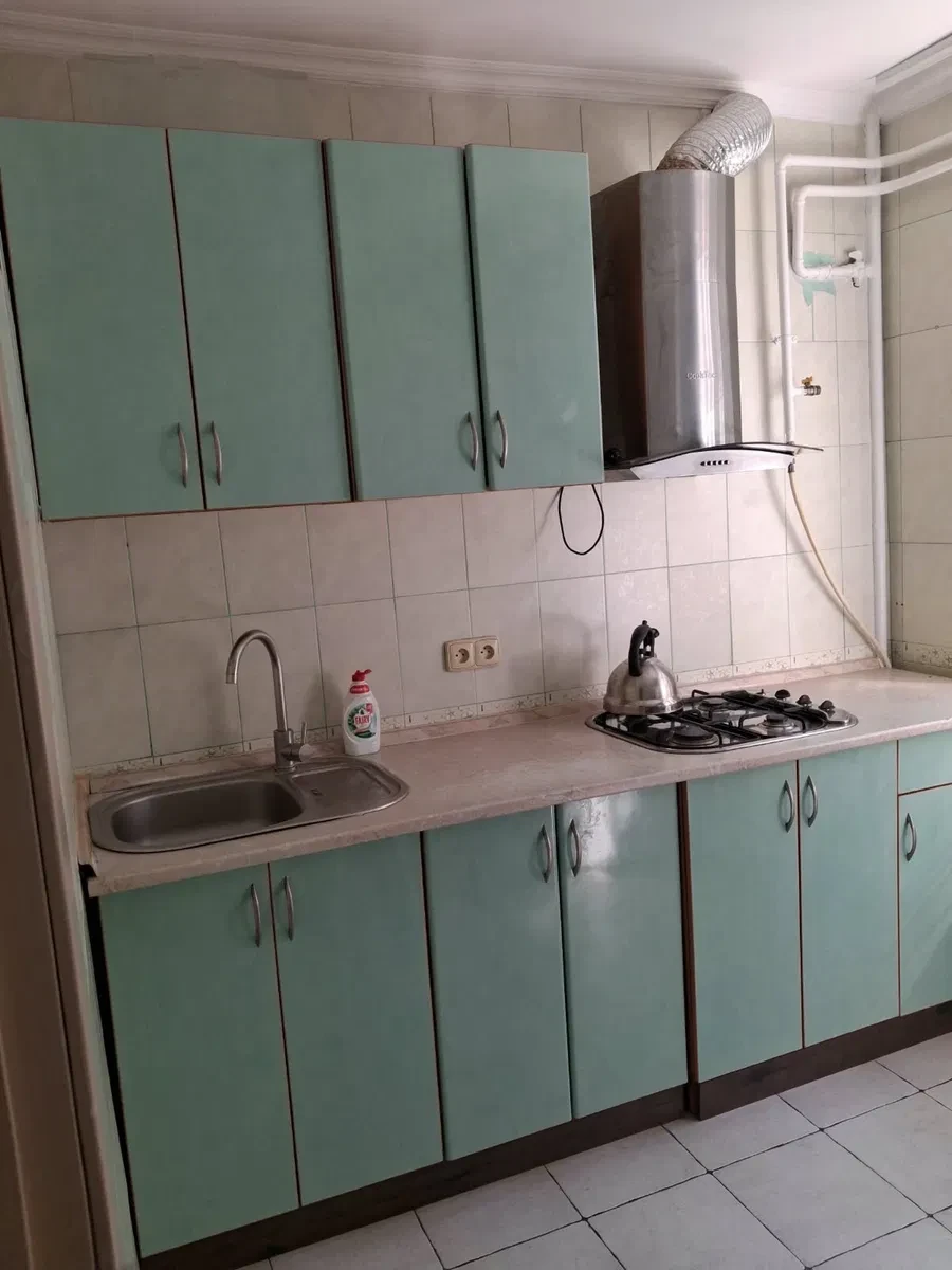 2-кімнатна квартира, Приморський: вікна у двір, меблі й техніка - фото 1